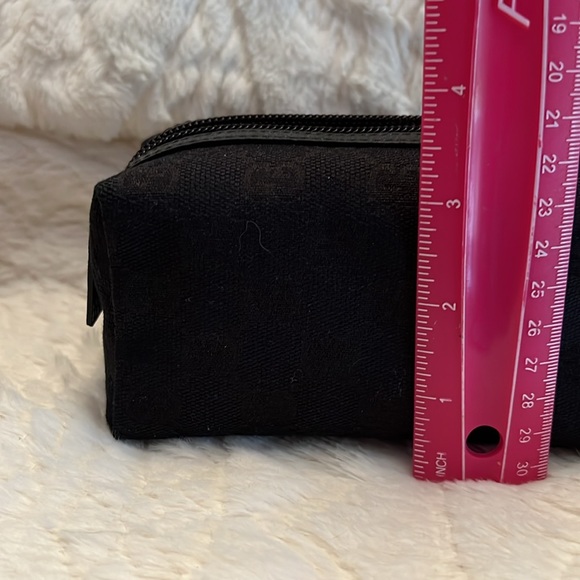 Gucci fabric cosmetic bag with GG monograms. - Picture 6 of 6